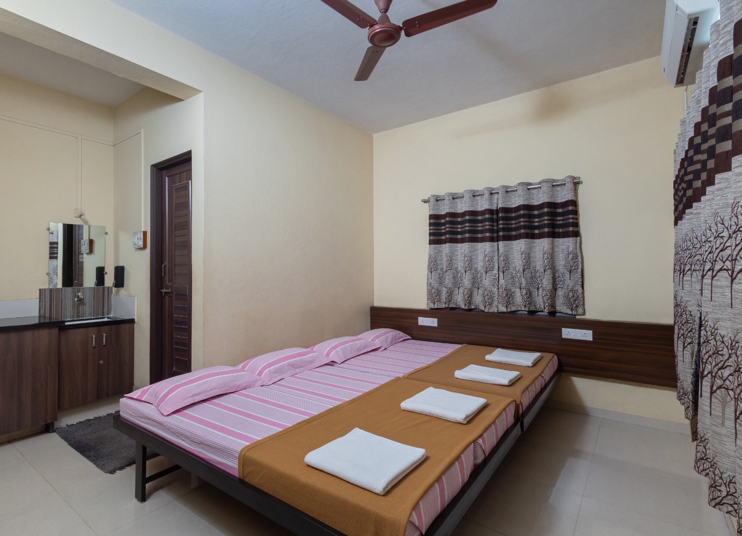 Hotel Ambika | Deluxe Four Bed Non AC Room